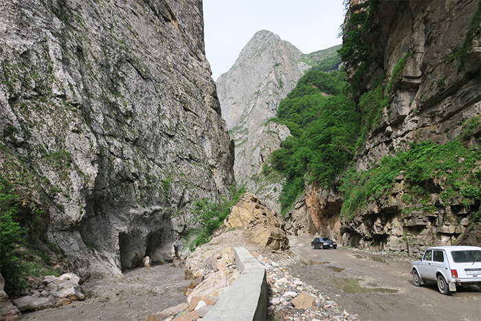 10_schlucht_naehe_xinaliq_2018-05-31_6561